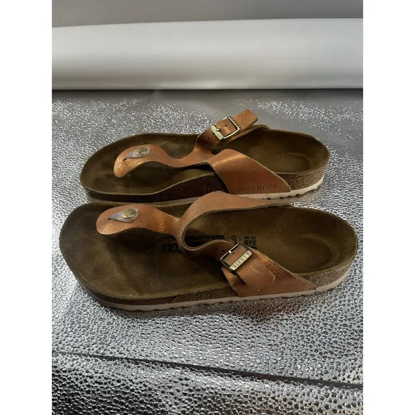 Birkenstock Gizeh thong sandals in a metallic copper Size 40 Or Women's‎ 11 - Image 5