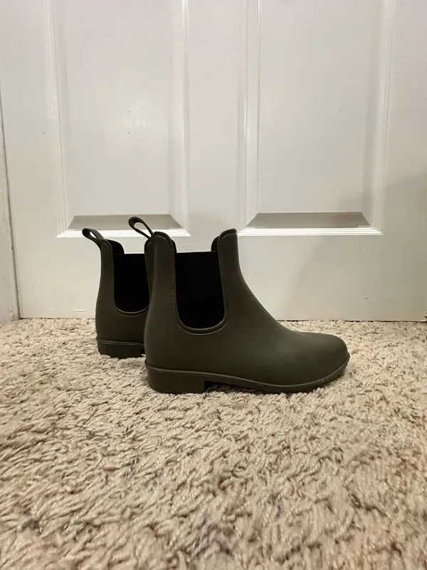 Ankle rain boots by Target. Green, beautiful shape - Image 3