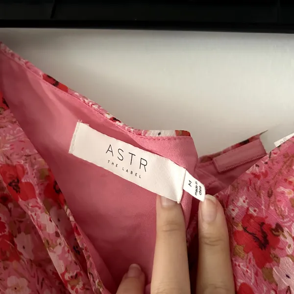 ASTR the Label Revolve One-Shoulder Pink Floral Ruffle Tiered Midi Dress Size M - Image 4