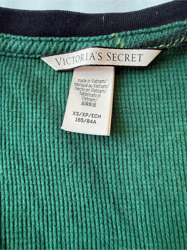 Victoria's Secret Green Argyle PJ Set with Black Trim - Image 3