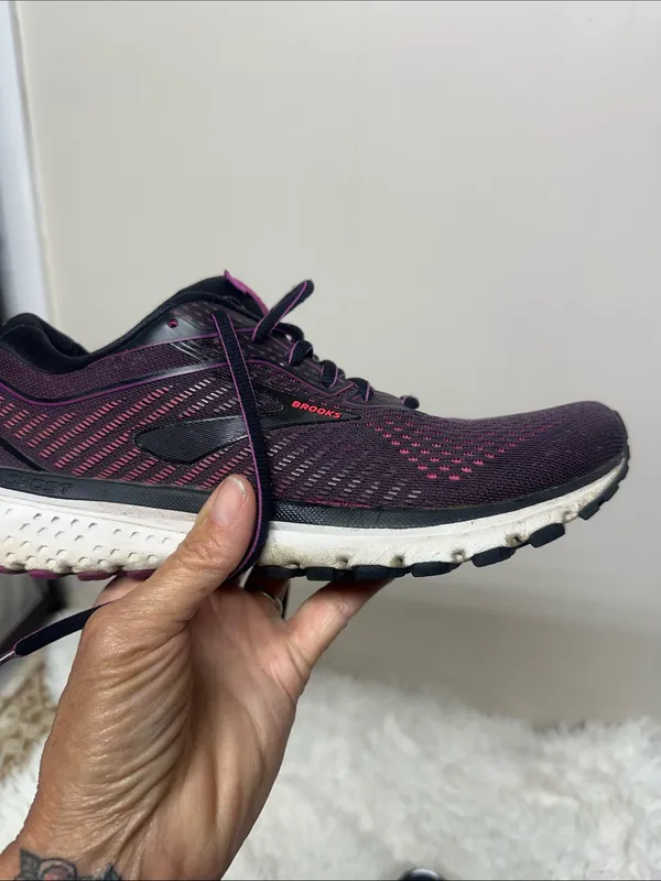 Brooks Ghost 12 Women's Black and Magenta Running Sneakers - Image 3