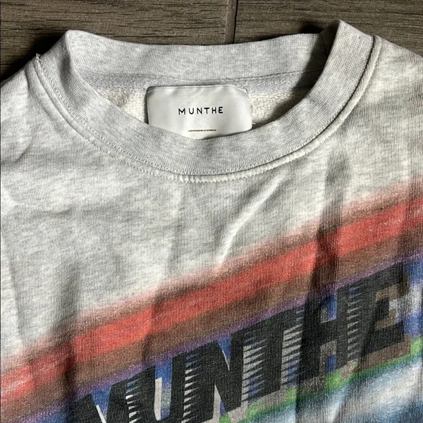 Gray Retro Graphic Sweatshirt with Ribbed Cuffs - Image 2