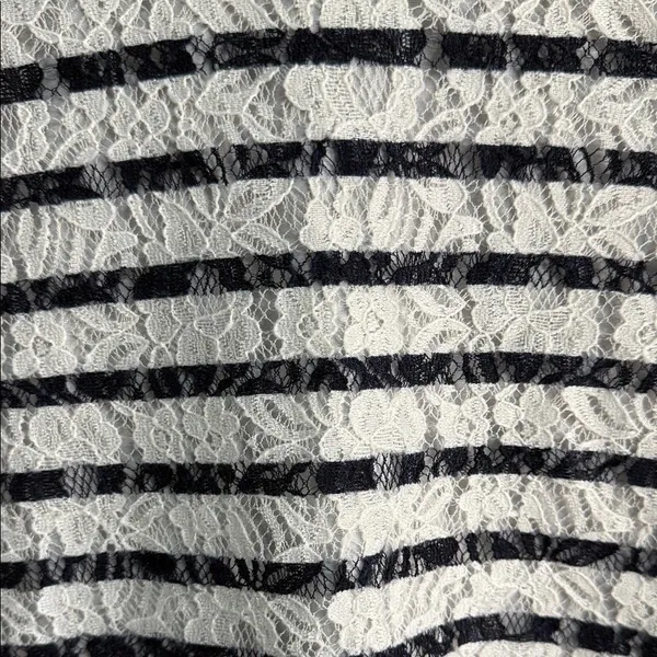 Ann Taylor Striped Lace Women's Top Size Medium‎ Workwear Nautical Parisian - Image 3