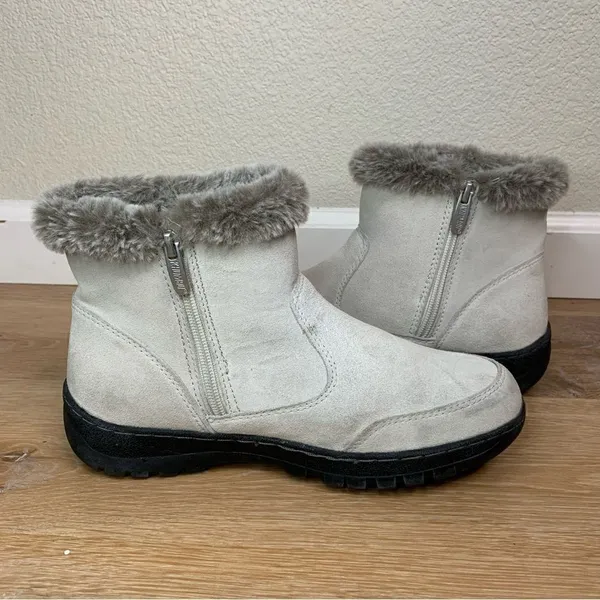 Khombu Iris Plush Faux Fur Gray Suede Winter Ankle Boots, Size 8 - Image 5