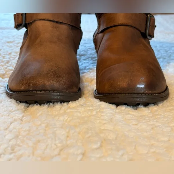 UGG Brown Oregon Stout Mid Shaft Buckle Zipper Boot - Image 6