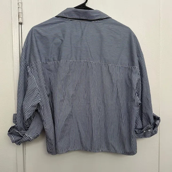 Madewell Straight-Hem Button Up Cropped Shirt in Blue / White Stripe Size Large - Image 6
