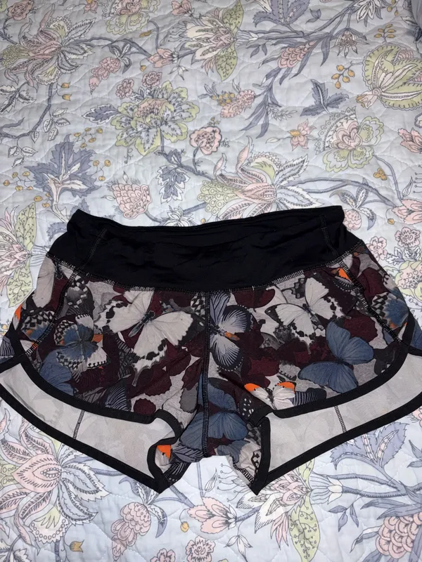 Lululemon Shorts Speed Up 2.5" - Image 2