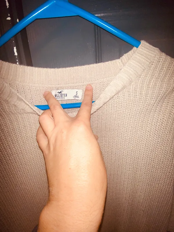 Hollister sweater cream size small - Image 2