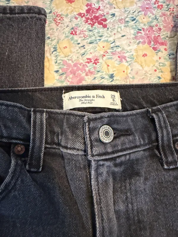 Abercrombie Mid-Rise Straight Jeans - Image 3