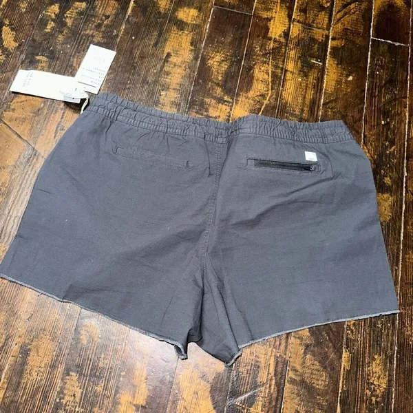 Vuori vintage Ripstop raw hem sporty luxe charcoal XXL short - Image 3