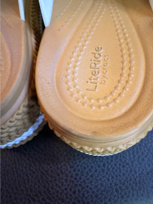 Crocs Women's Brooklyn Woven Buckle Platform Sandals - Image 4