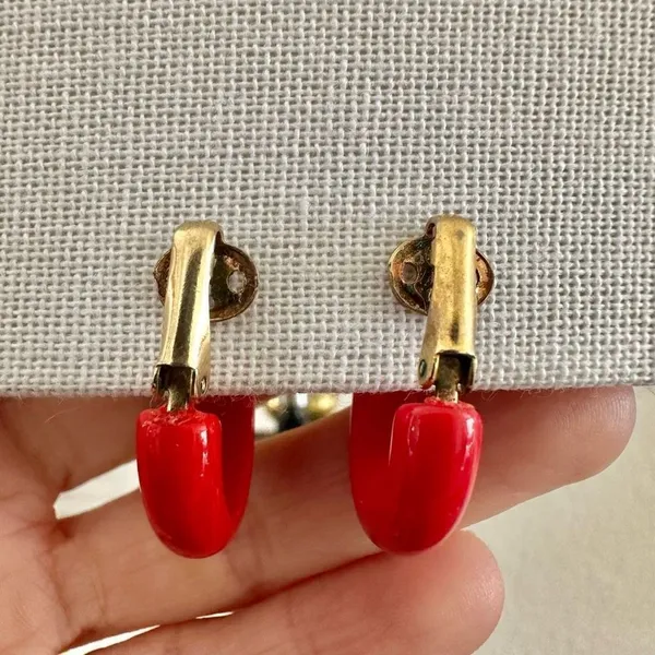 Red and gold tone vintage hoop earrings - Image 5