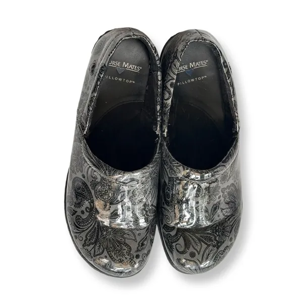Nurse Mates Gray Paisley Pillow Top Cushion Clogs Sz 8W - Image 4