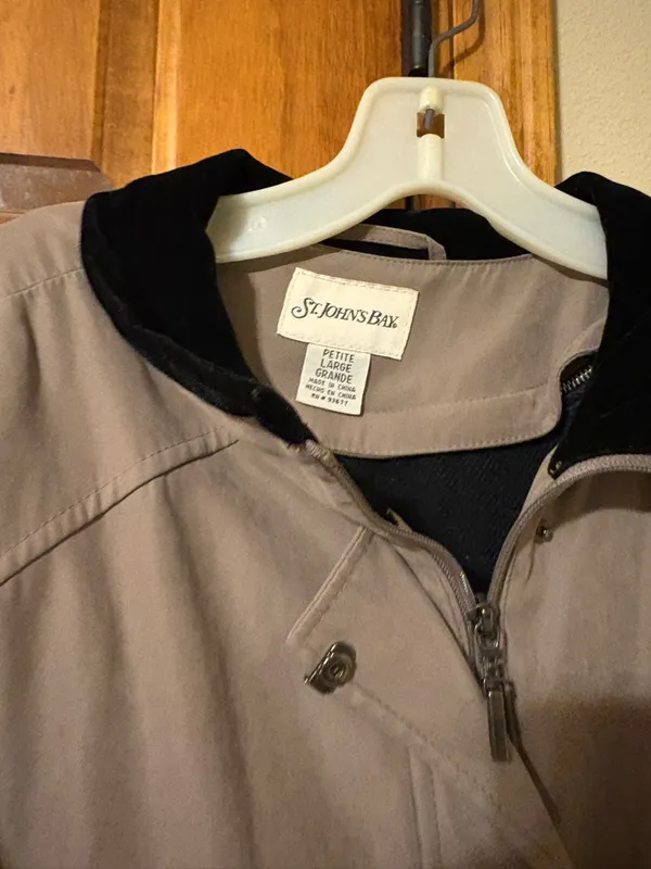St. John’s Bay Vintage Classic Taupe Field Jacket with Black Velvet Collar ❤️ - Image 2