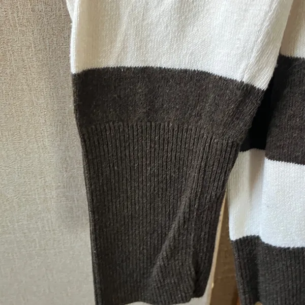 FINAL MARKDOWN GAP Chocolate striped Knit Pullover large - Image 10