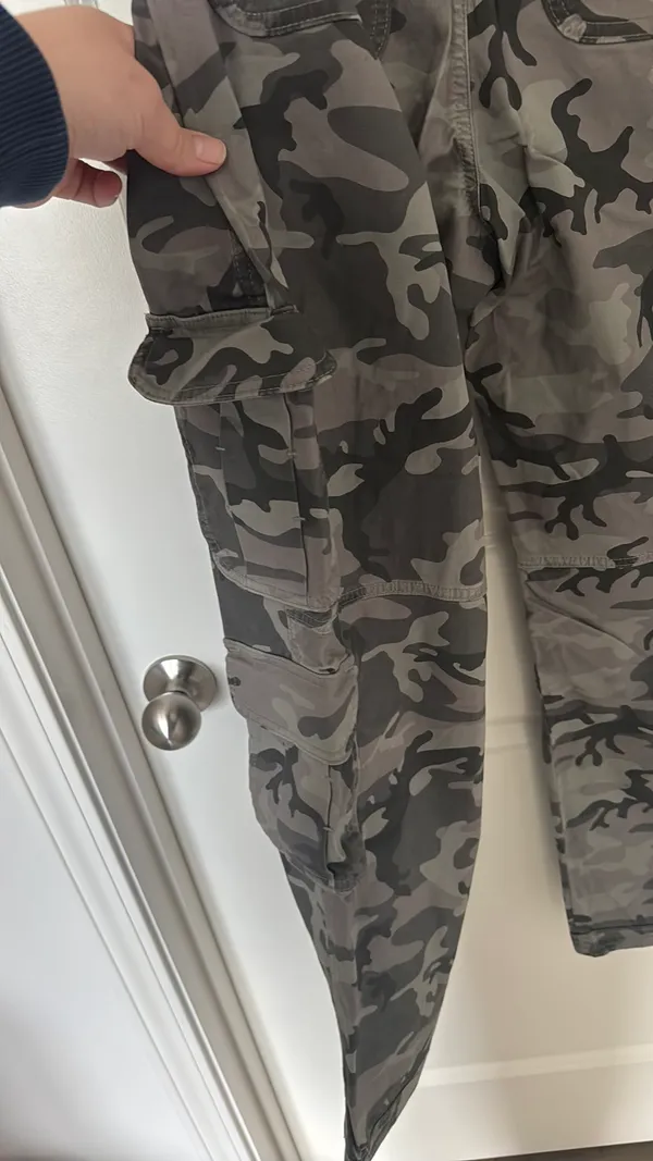 Abercrombie Camo cargo - Image 3
