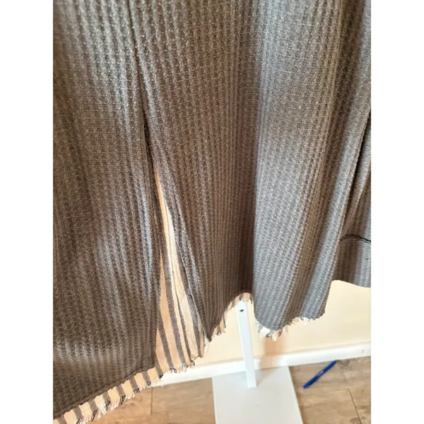 Umgee USA Womens Gray Waffle Knit Cowl Neck Frayed Fringe Hem Top Large - Image 7