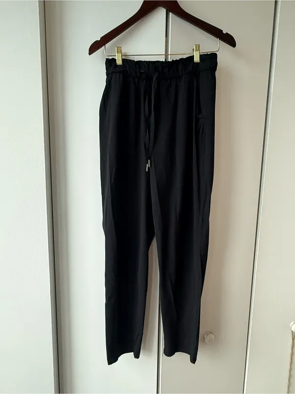 Lululemon Women’s Black Drawstring Jogger Pants - Image 3
