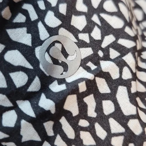 Lululemon Fast Track Reversible Zip-up Jacket Black‎ White Women's size 6 - Image 10
