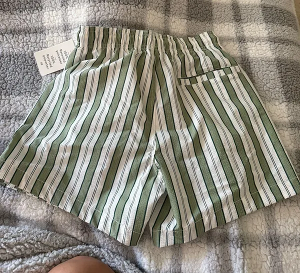 H&M White and Green stripped shorts - Image 2