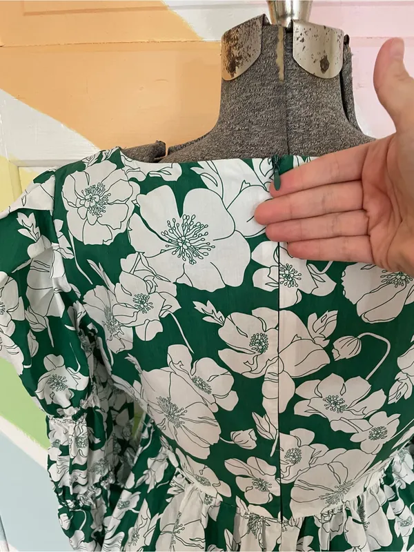 Tuckernuck Hyacinth House Green Floral Clemons Cotton Peplum Top Sz M 💛🎀 - Image 9
