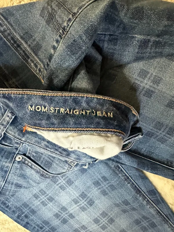 American Eagle Mom Straight medium-dark plaid/check stretch denim jeans Size 6 - Image 4