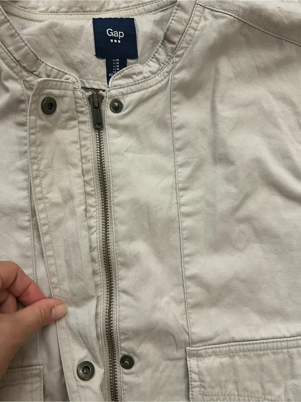 Like new Gap women Lightweight full zip Beige Utility Jacket size M - Image 4