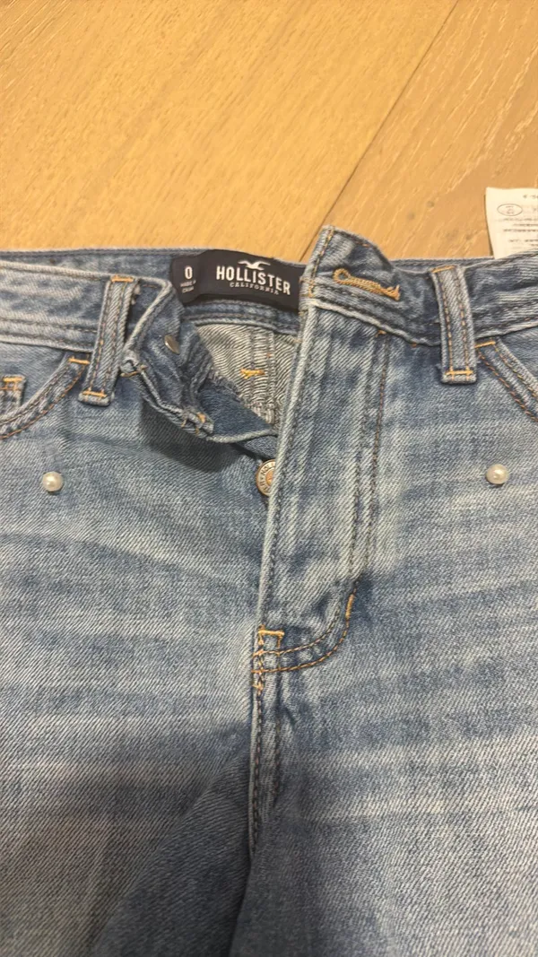 Hollister - Image 6