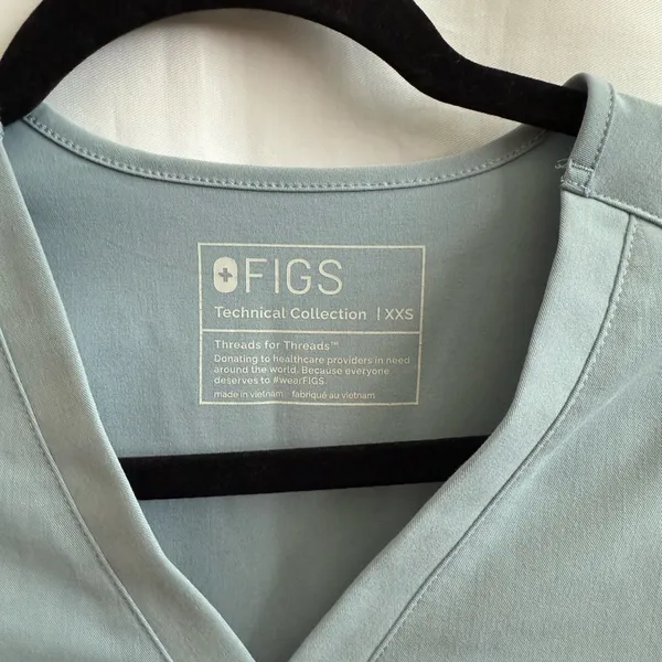 Figs Casma Light Blue‎ Technical Scrub Top - Image 2