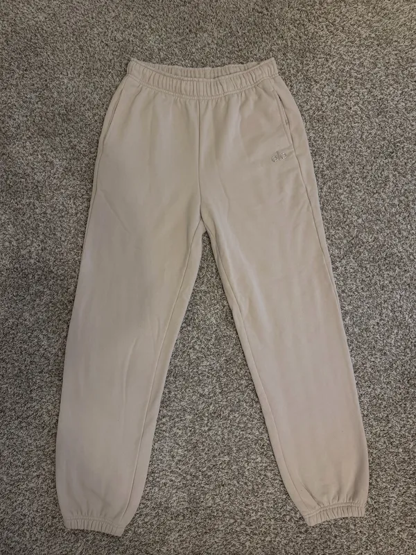 Alo Yoga light tan sweatpant joggers (size small) - Image 3