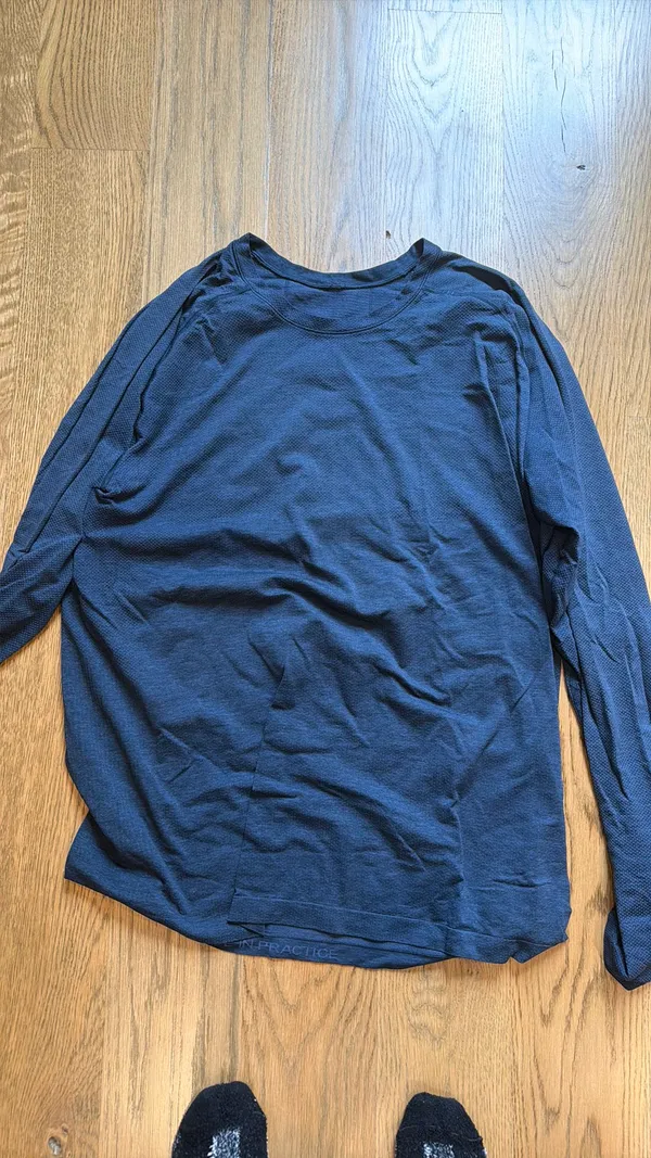 Lululemon Men’s Long Sleeve Shirt - Image 3