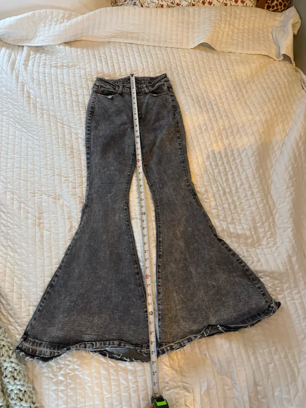 Bellbottom jeans - Image 4
