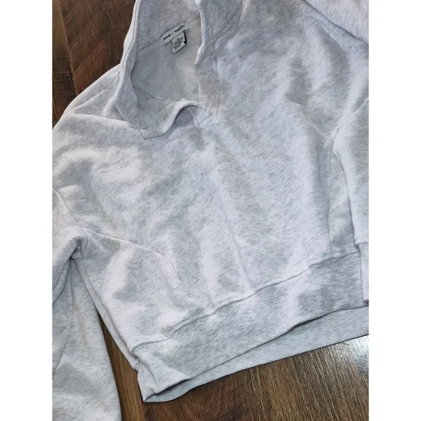 Unbranded Women's Grey Sweatshirt - Image 4