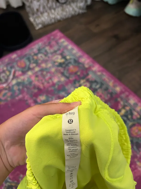 Lululemon Hotty Hot 2.5" - Image 3