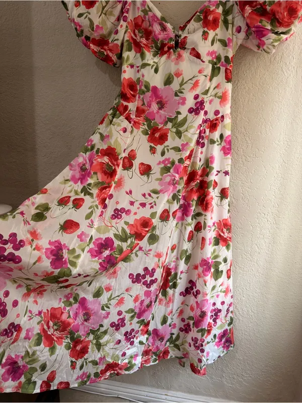 Abercrombie & Fitch Drama Puff Sleeve Maxi Dress in a vibrant red & pink floral - Image 6