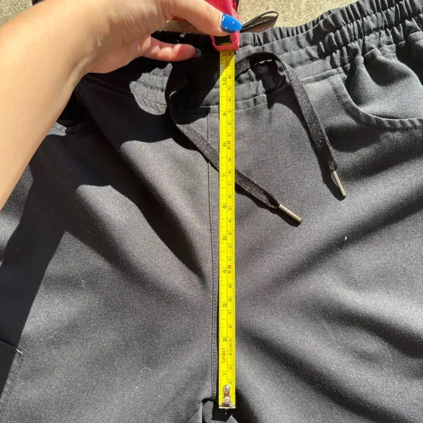 Black cargo XSP scrub hi rise pants - Image 4