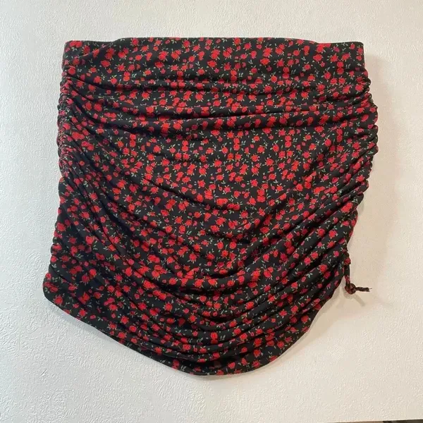 Windsor Ruched Floral Mini Skirt Black Red Rose Print Size Large - Image 2