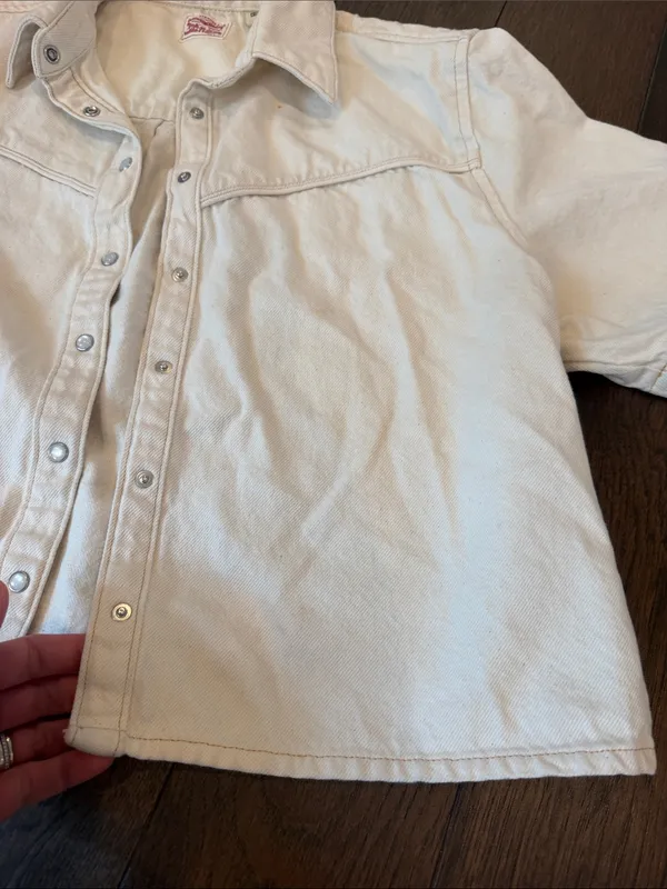 Levi’s Women’s Short-Sleeve Denim Jacket in Off White Size Large - C71-012 - Image 4