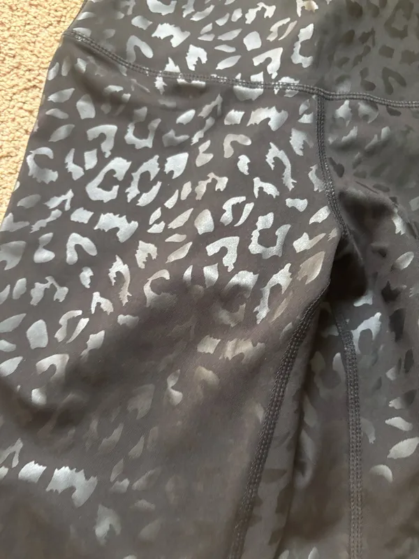 NWT faux leather leopard leggings Gray Size M - Image 2
