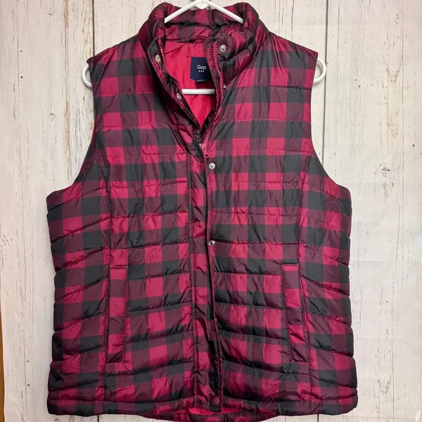 GAP Red and Black Buffalo Plaid Puffer Zipper Button Closure Vest Sz L - Image 9