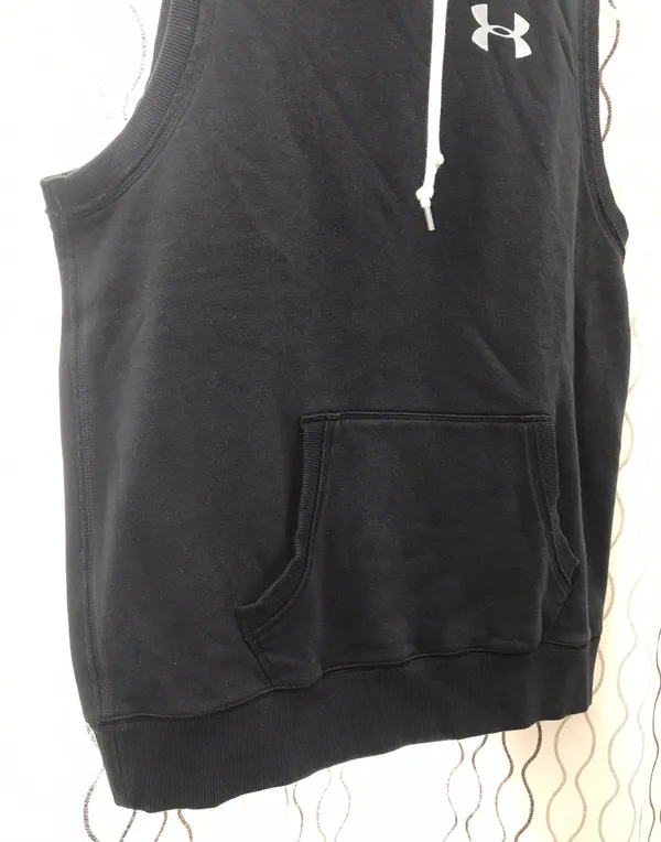 Under Armour Sleveless Hoodie - Image 4