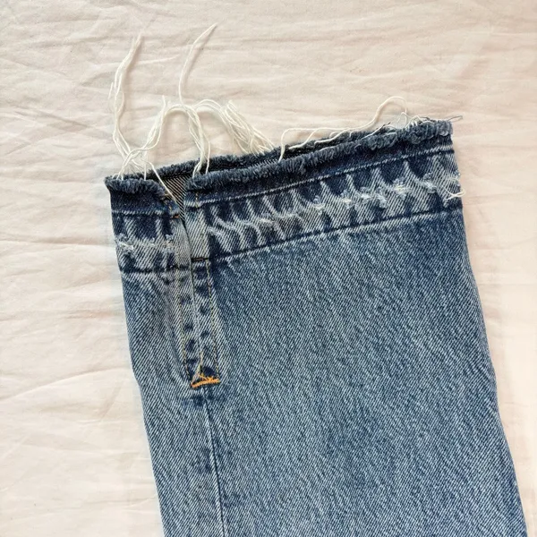 We the Free womens high rise crop straight leg jeans. Sz 25. distressed fray hem - Image 6