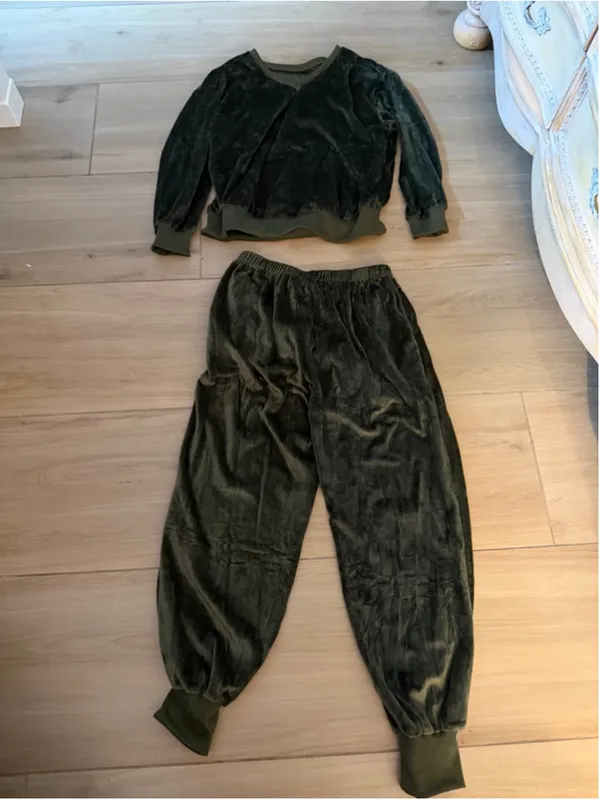 NEW Pajama Set Velvet Long Sleeve Pjs Soft Lounge Set 2 Piece M - Image 3