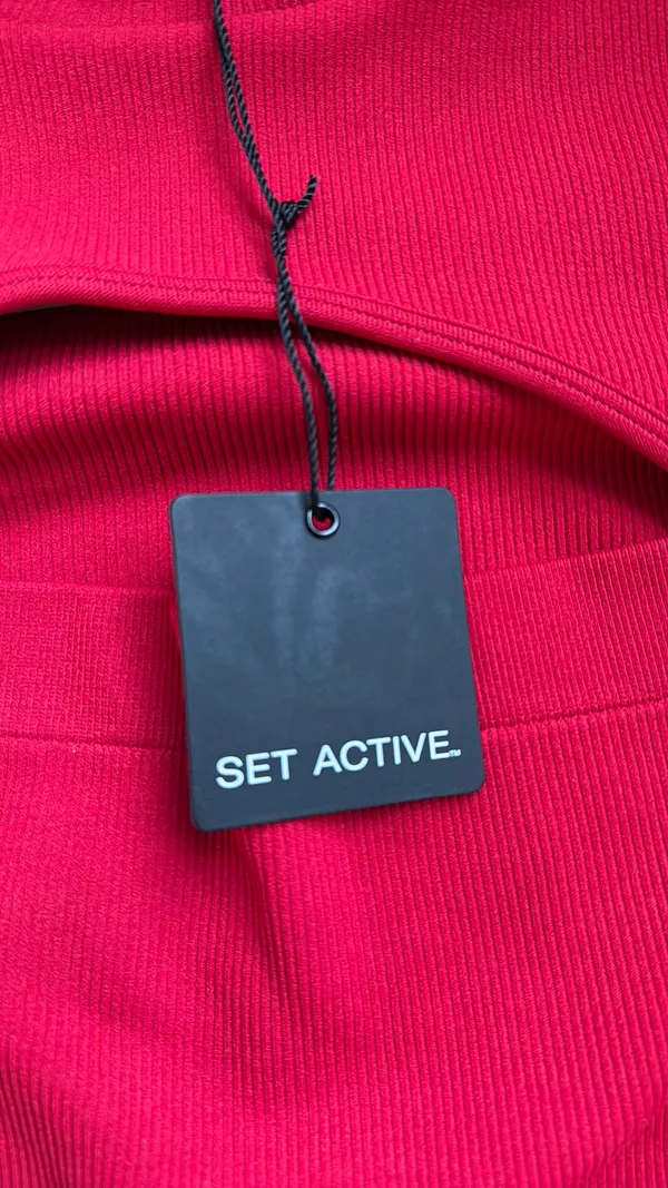 Set Active Women’s Red Cutout Long-Sleeve Crop Top - Image 6