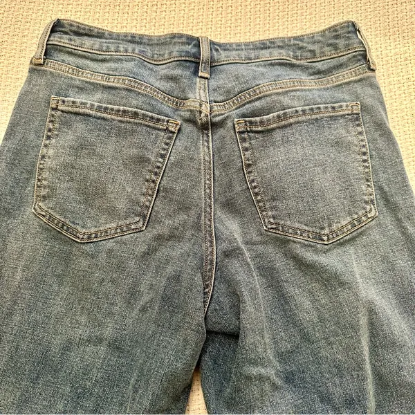 Old Navy Relaxed Fit Women’s Jeans in Blue - Image 6