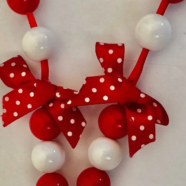 Disney red and white beaded mini mouse bow necklace - Image 9