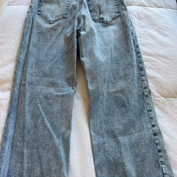 Abercrombie & Fitch Light Blue Crop Wide Leg Jeans - Image 4