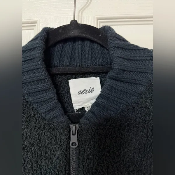 AERIE Sherpa bomber jacket , cardigan size medium‎ black full zip - Image 4