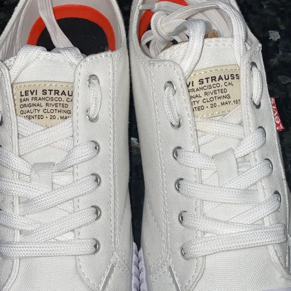 Levi's Anikin Classic White Canvas Cap Toe Sneakers Size 8 - Image 4