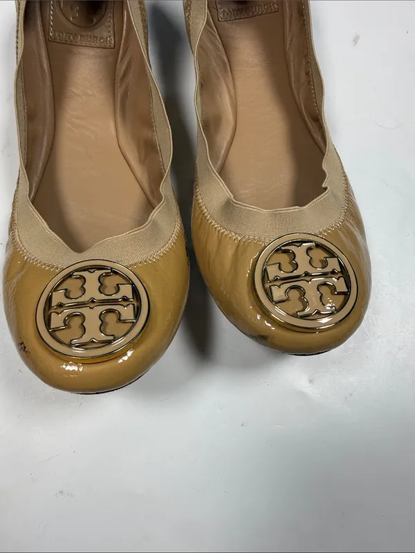 Tory Burch Caroline Metal Logo Medallion Flats S-612 Sz 9 - Image 2